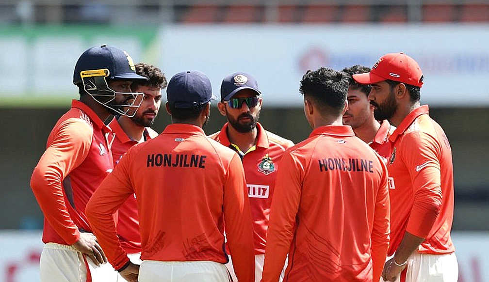 ভেজা বলের ভূগোল: এশিয়ার ক্রিকেটে ফেজ-ট্রানজিশন, স্পিন-কর আর দ্বিতীয় ইনিংসের অন্য খেলা
